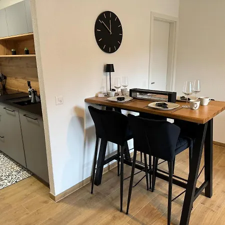 Chesery Apartment *